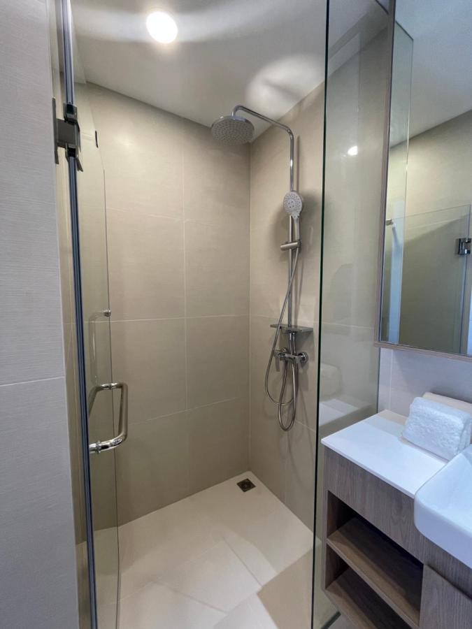 Modern Golf Course View In Sky Park Laguna Apartment *