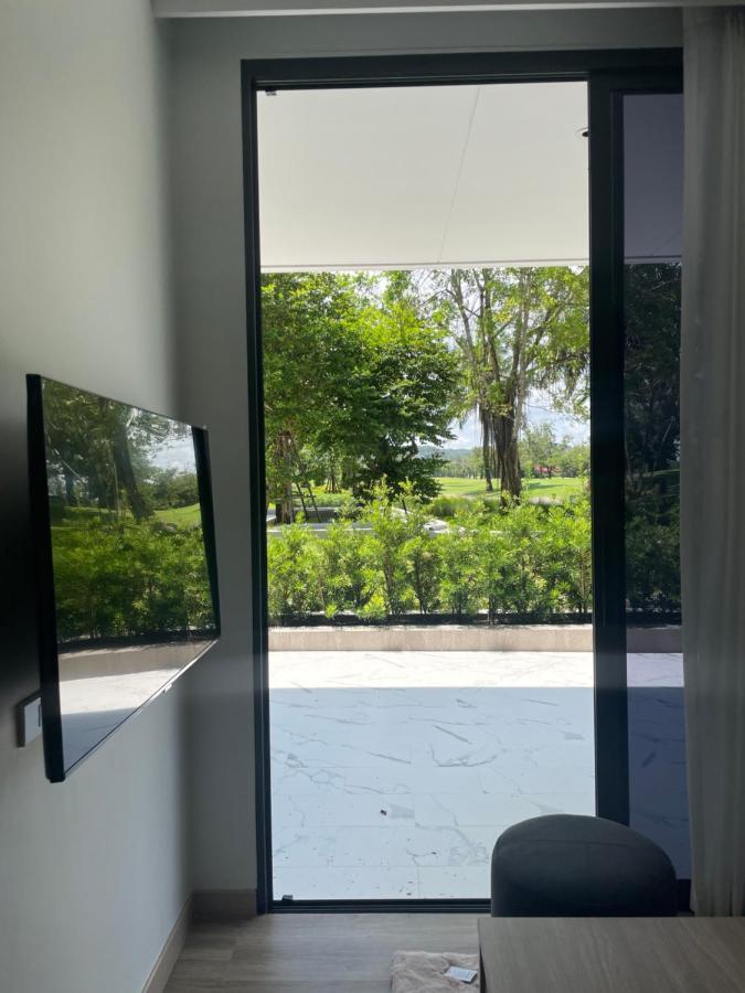 Apartment Modern Golf Course View In Sky Park Laguna *