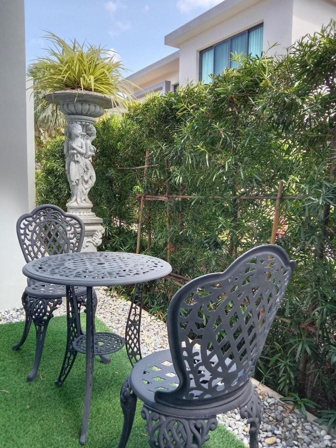 Villa 2 Bed Luxury Pool Sleeps 6 *