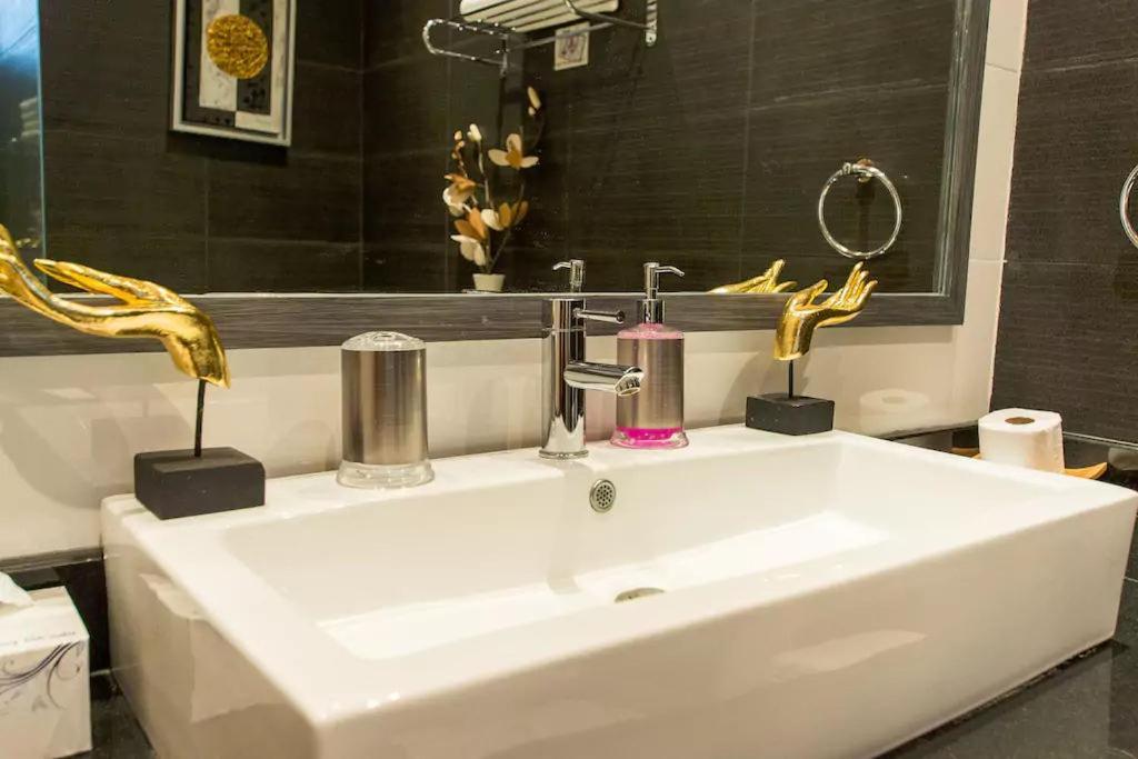 Magnificent 2br Isawan With Salt Pool *