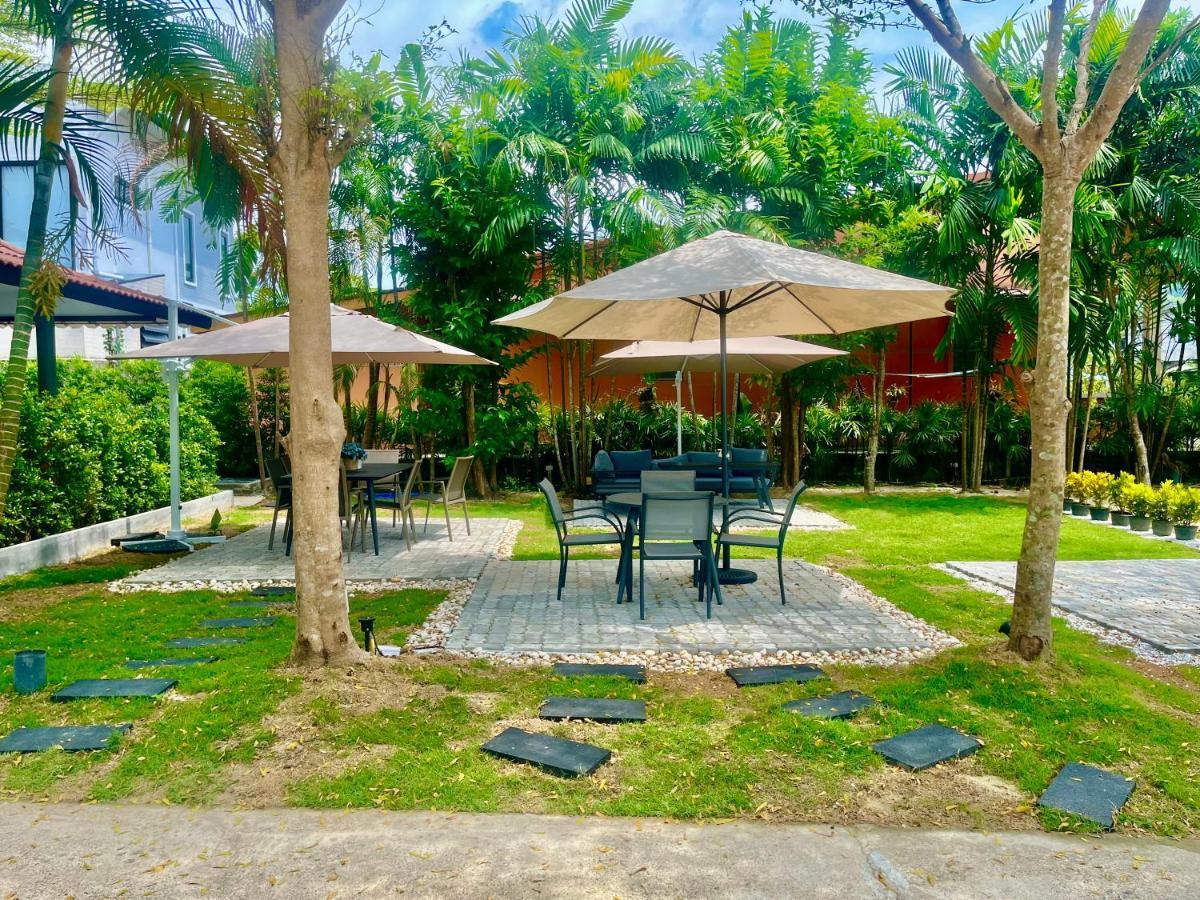 Hill Myna & Cafe Apartment