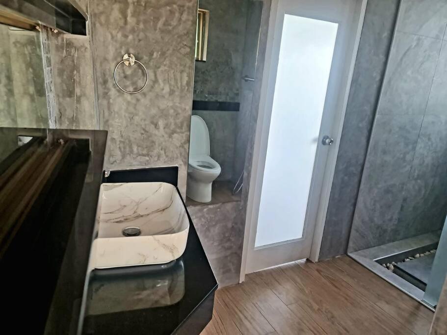 Absolute Oceanfront Yai - Private Pool 4br *