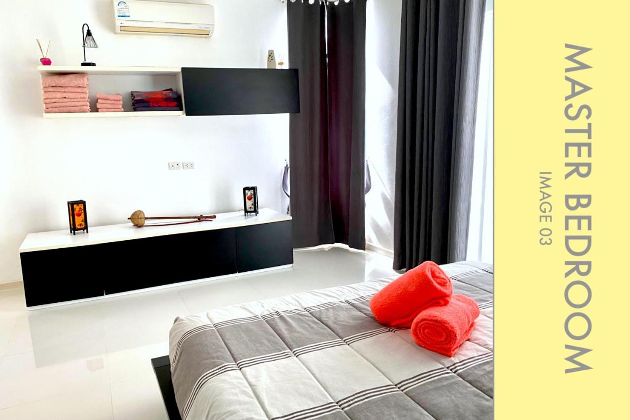 Stylish 2-bedroom W. Pool View Apartment