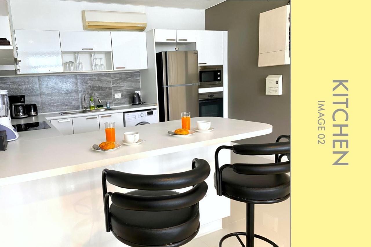 Stylish 2-bedroom W. Pool View Apartment *