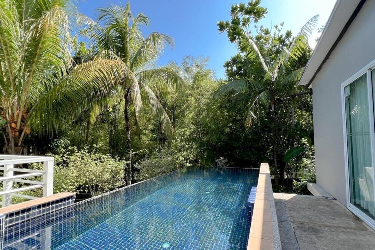 De Palm Pool Ban Chin Tham Mai