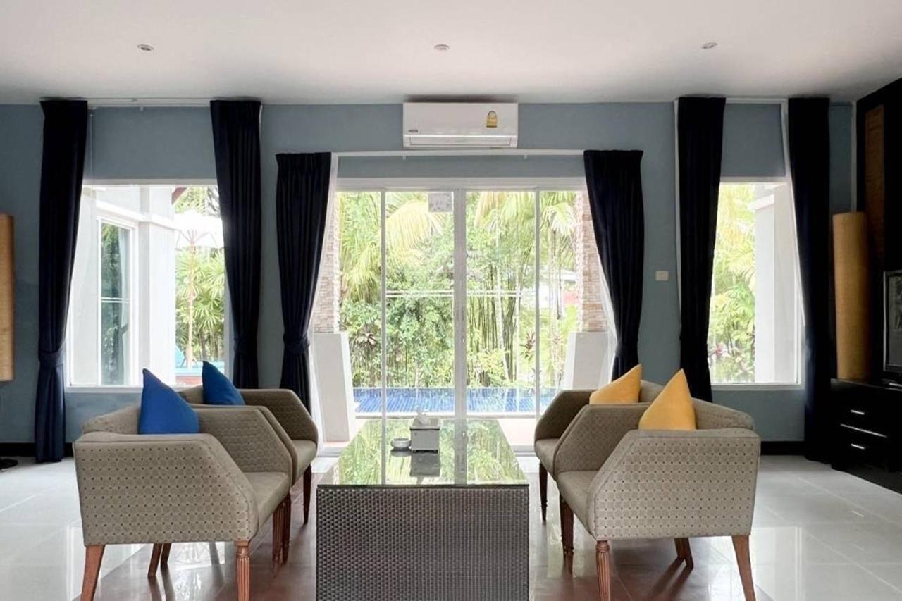 De Palm Pool Hotel