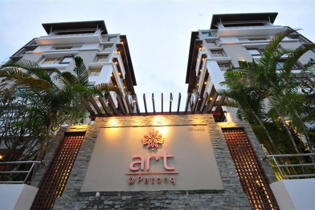 Apartment Recently Renovated Pool View In Modern Complex *