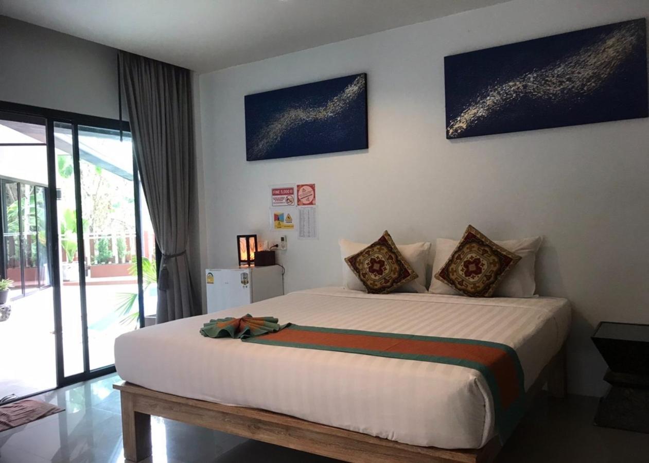 De Palm Pool Ban Chin Tham Mai