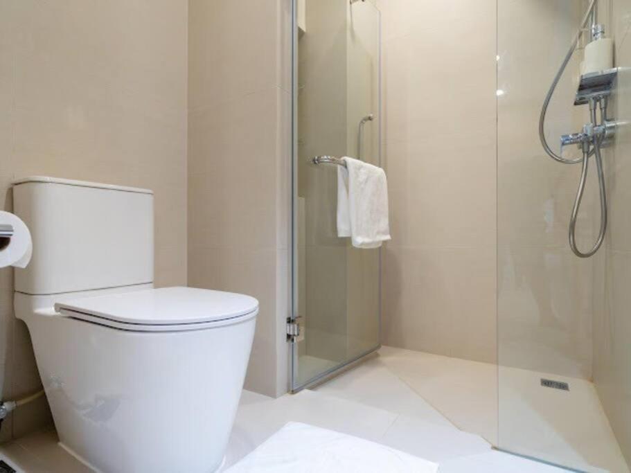 Bangtao , Laguna , 5 Minutes From The Bench, 2 Bedroom *