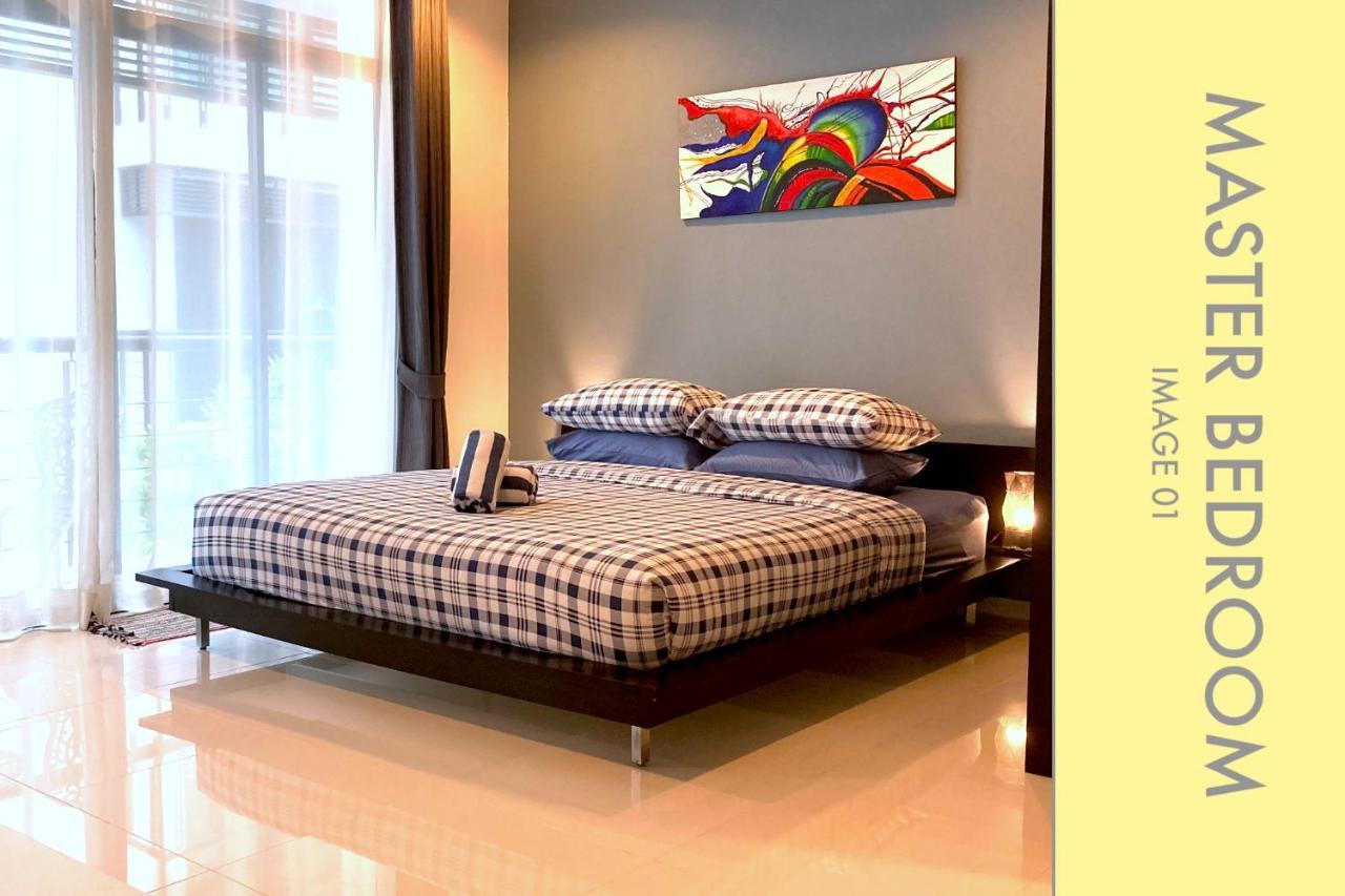 Stylish 2-bedroom W. Pool View