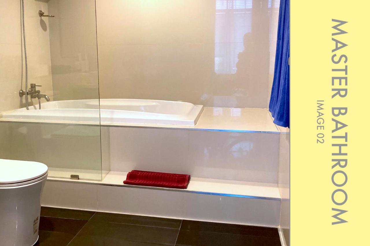 Stylish 2-bedroom W. Pool View Apartment *