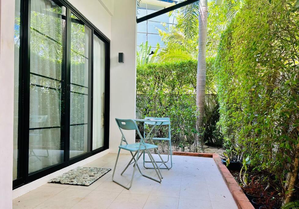 Country Club Townhouse *