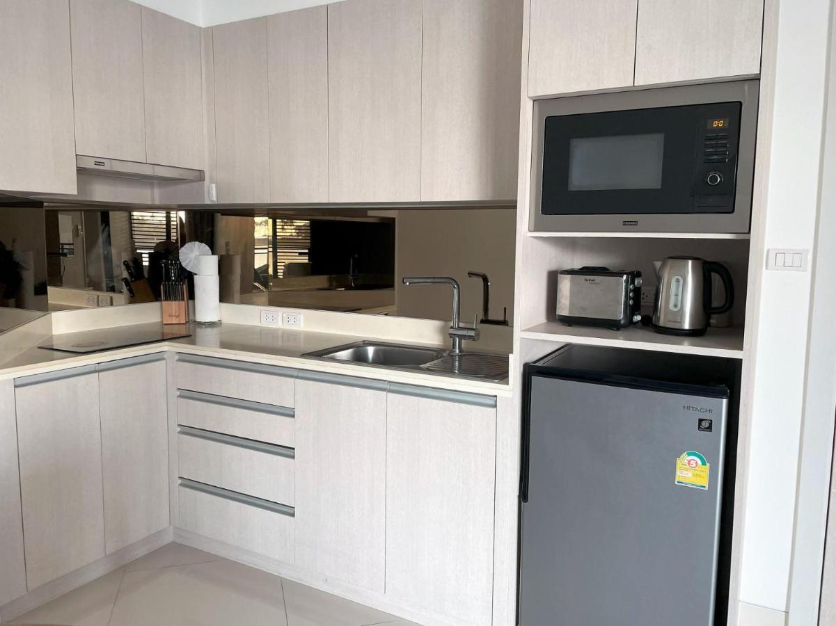 Location In Laguna-modern At Cassia Apartment