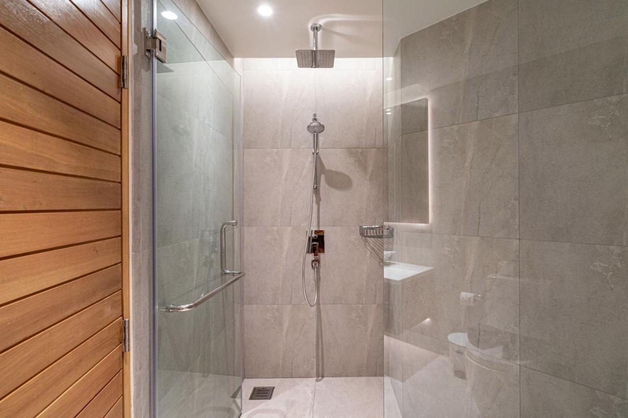 New 2br Bluepoint 8-17 Sea Views