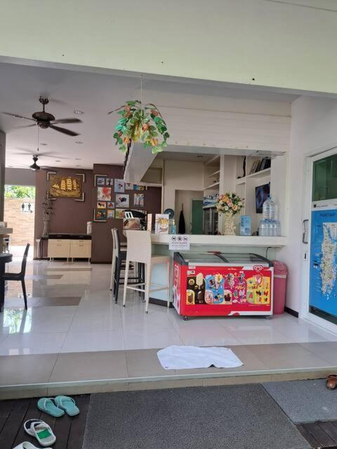 2 Bed Luxury Pool Sleeps 6 *