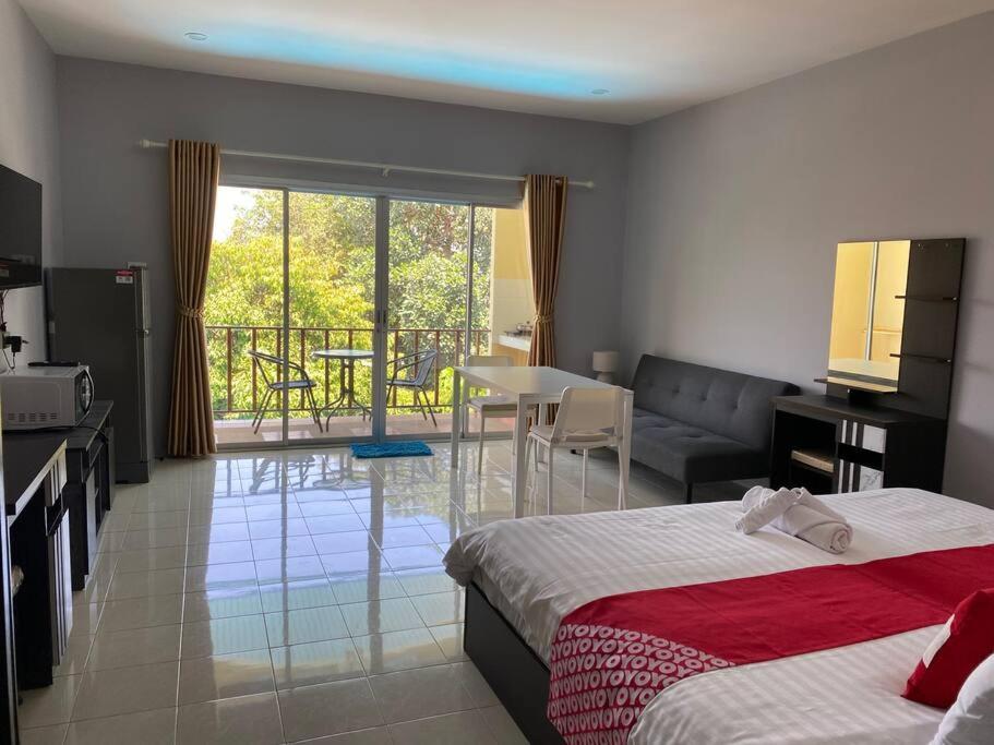The Cheetar Pool Apartment Ban Saiyuan