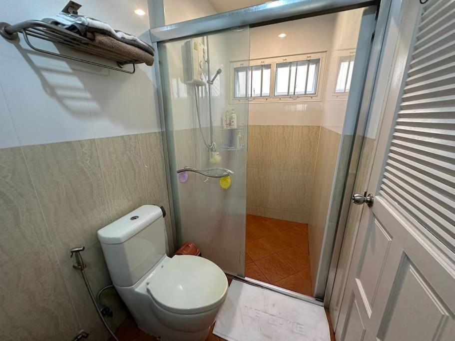 Chalong'da Muhtesem Lokasyon Havuzlu Villa Chalong
