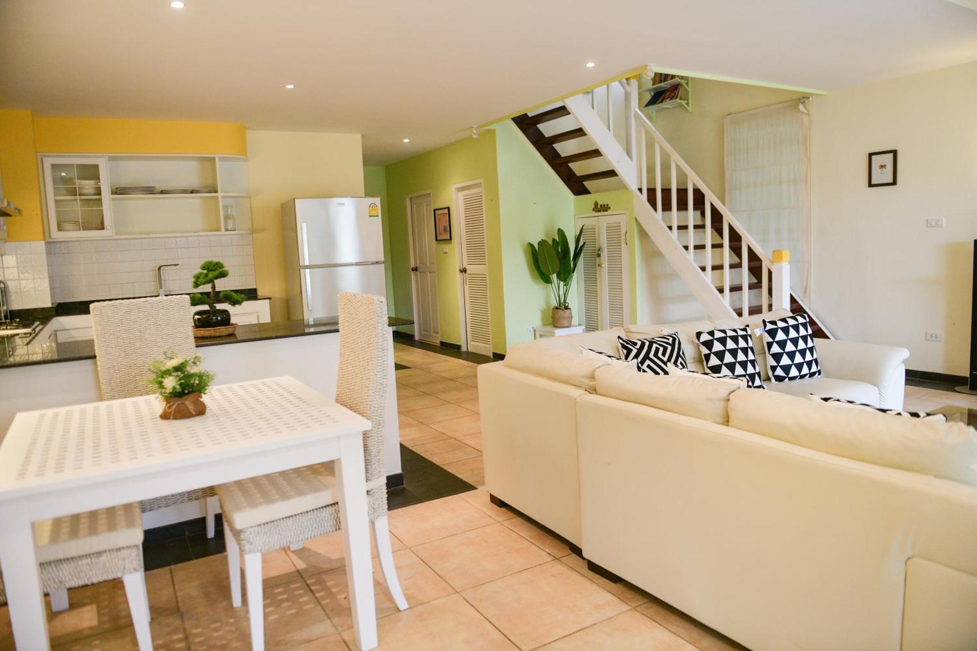Villa Shimmer Three-bedroom With Large Garden And Two Swimming Pools *