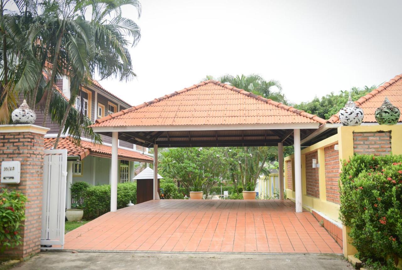 Villa Shimmer Three-bedroom With Large Garden And Two Swimming Pools Rawai