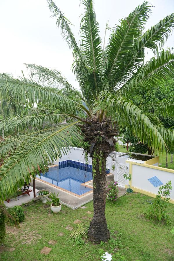 Shimmer Three-bedroom With Large Garden And Two Swimming Pools Villa *