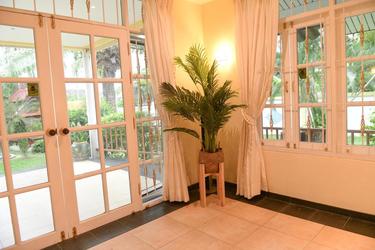 Shimmer Three-bedroom With Large Garden And Two Swimming Pools Villa