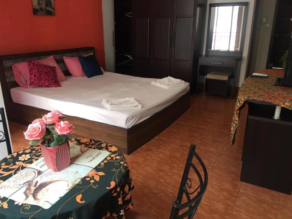 Lucky Banzaan Hotel