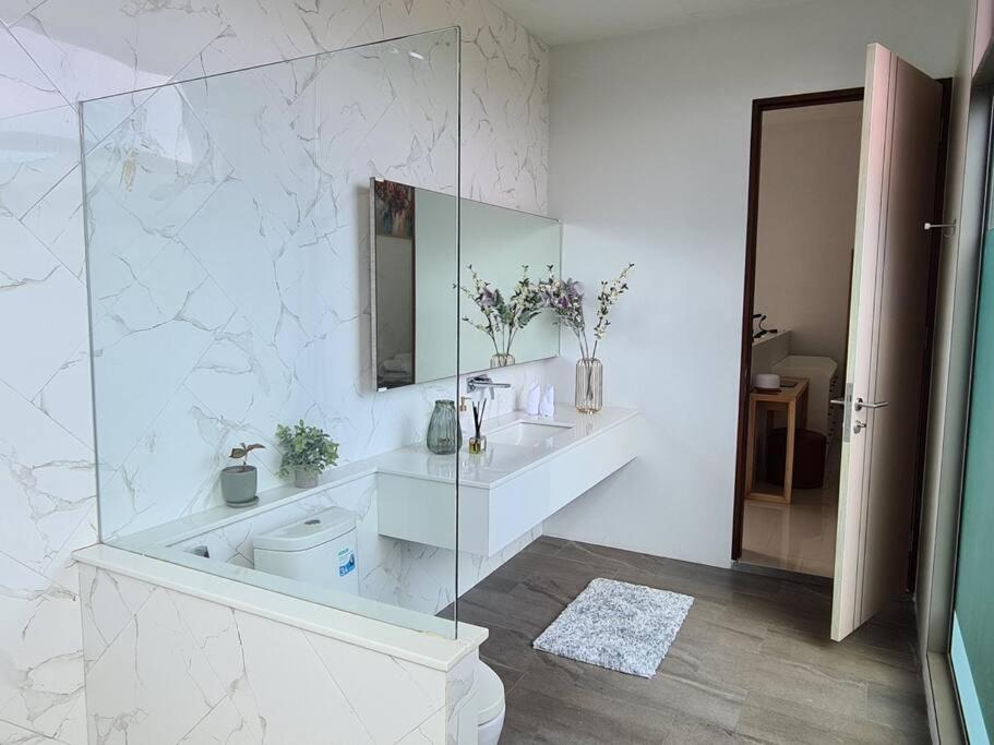 Villa Mimosa 2, Splendid 3 Bedroom Master Ensuite Phuket