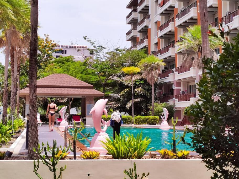 Location Near Jungceylon + Pool Access
