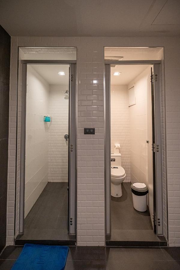 Hostel Poshtel (adults Only) *