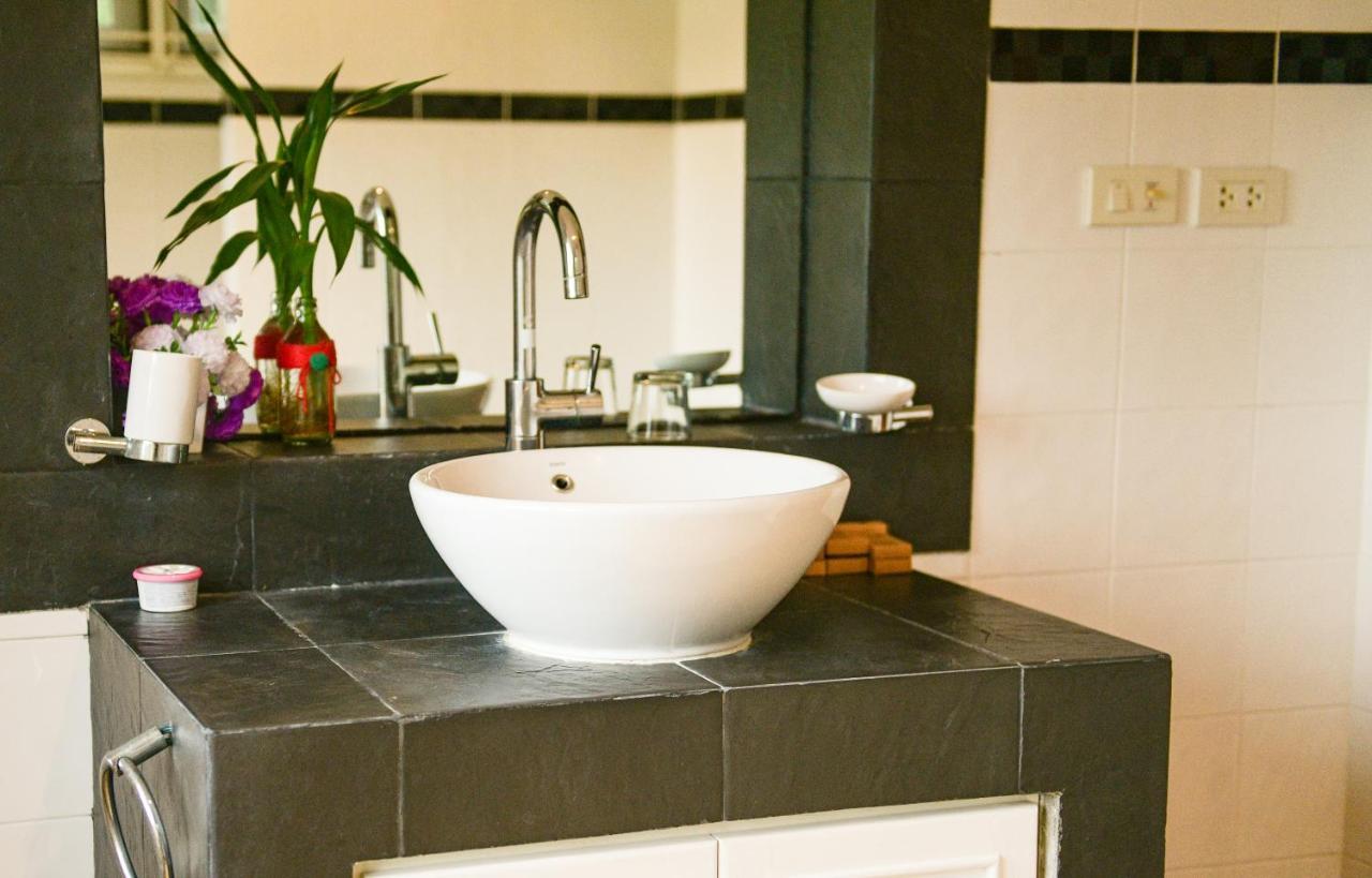 Villa Shimmer Three-bedroom With Large Garden And Two Swimming Pools