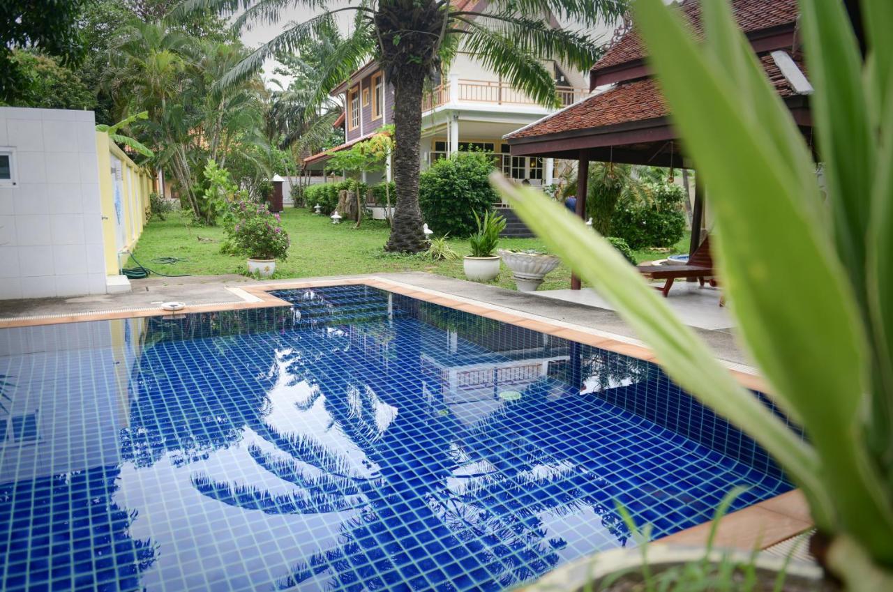 Villa Shimmer Three-bedroom With Large Garden And Two Swimming Pools *