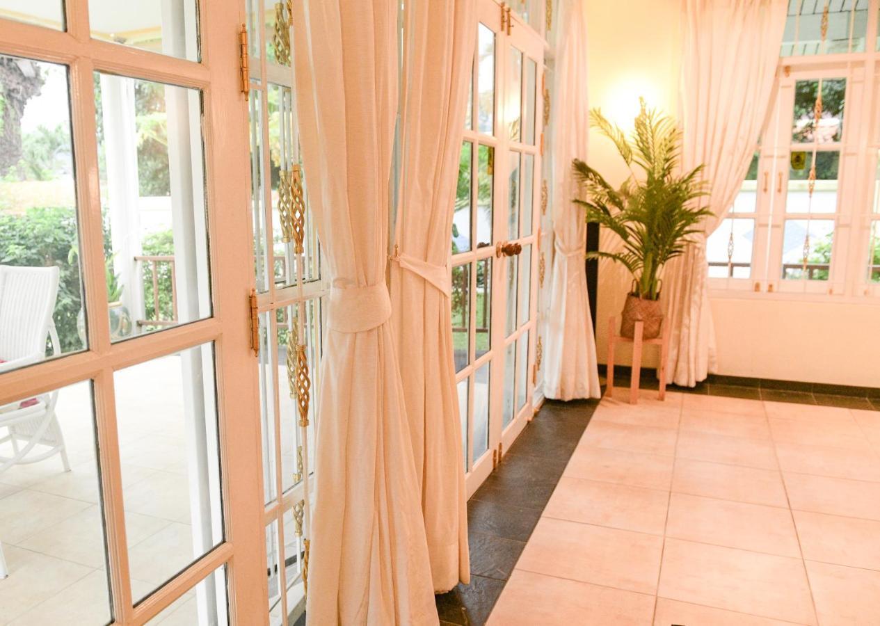 Shimmer Three-bedroom With Large Garden And Two Swimming Pools *