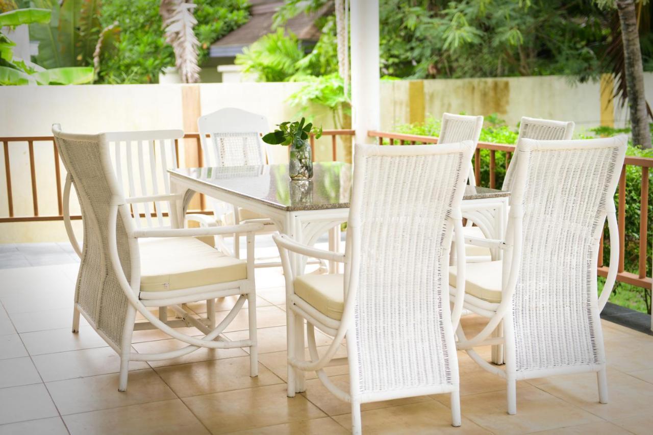 Villa Shimmer Three-bedroom With Large Garden And Two Swimming Pools Rawai