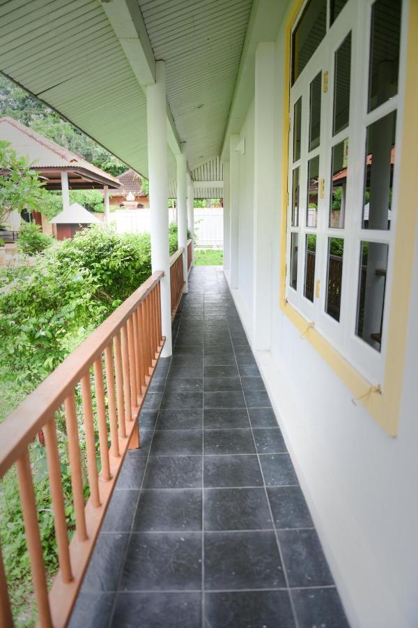 Shimmer Three-bedroom With Large Garden And Two Swimming Pools Villa Rawai