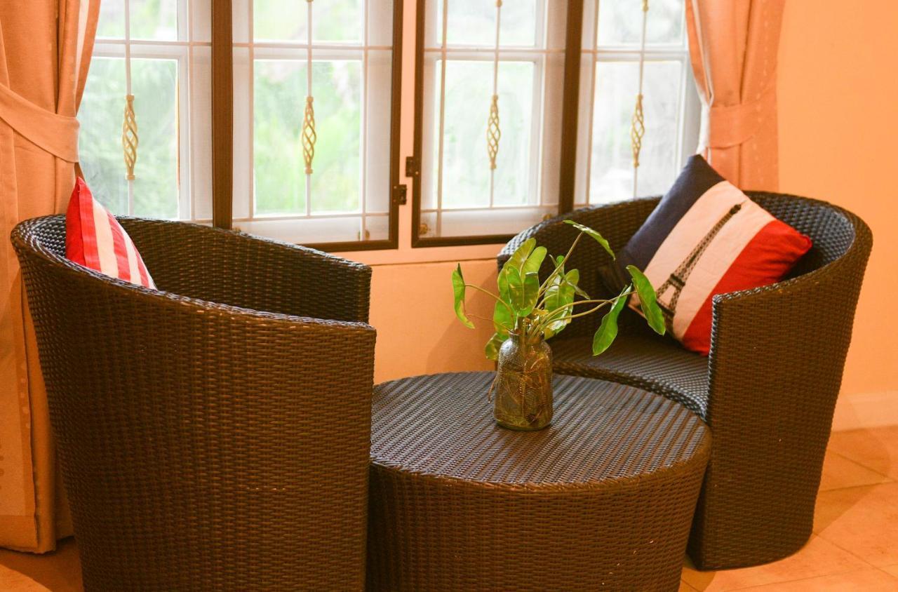Shimmer Three-bedroom With Large Garden And Two Swimming Pools Villa