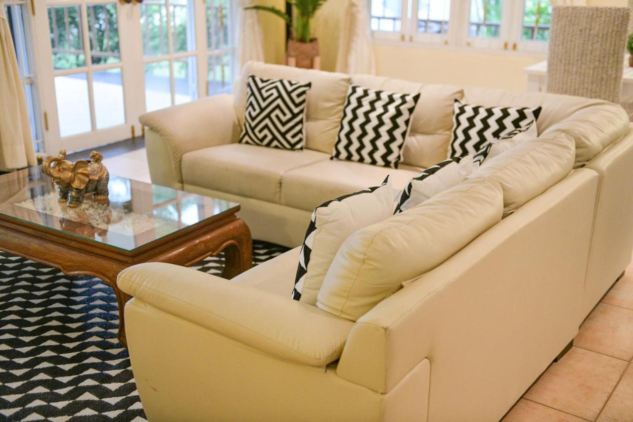 Shimmer Three-bedroom With Large Garden And Two Swimming Pools Villa Rawai