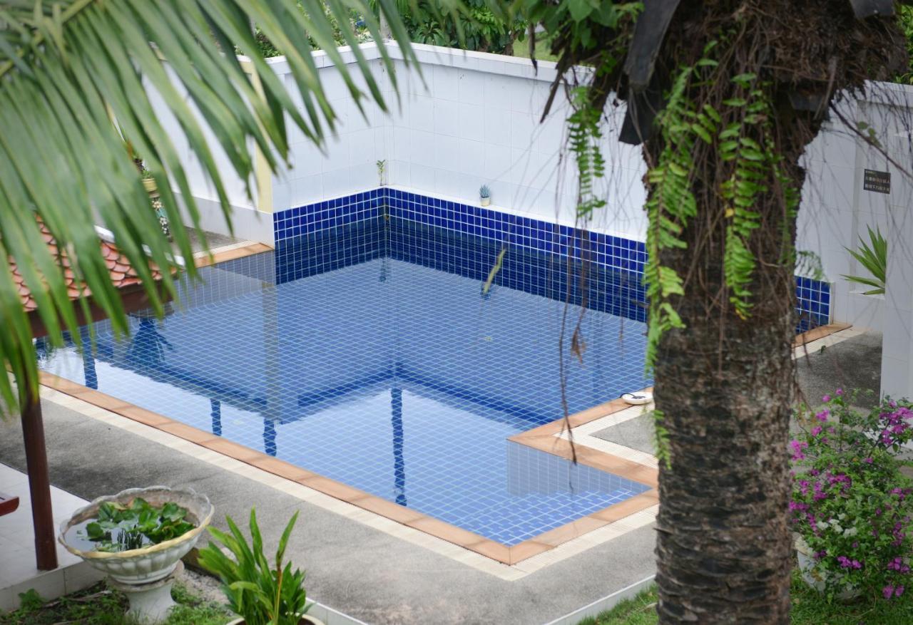 Shimmer Three-bedroom With Large Garden And Two Swimming Pools