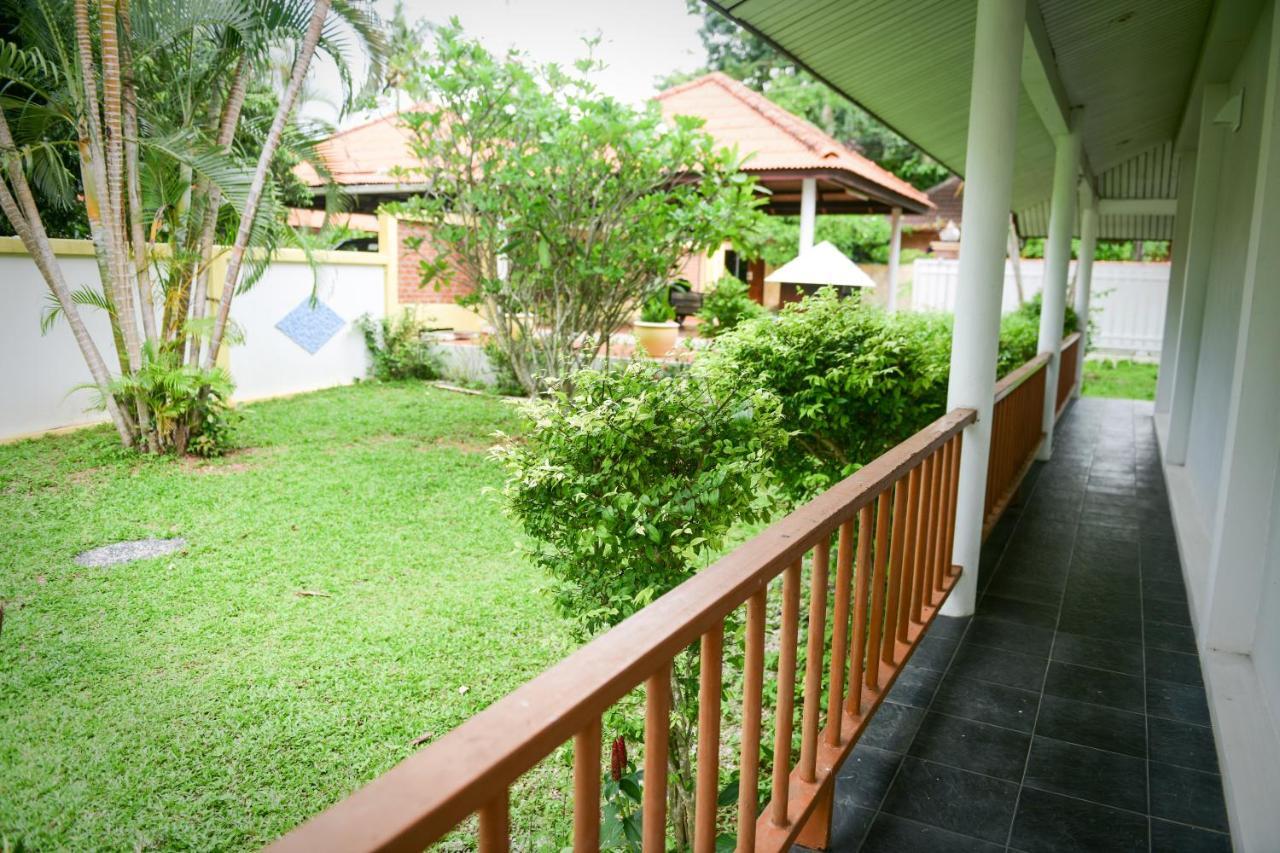Villa Shimmer Three-bedroom With Large Garden And Two Swimming Pools Rawai