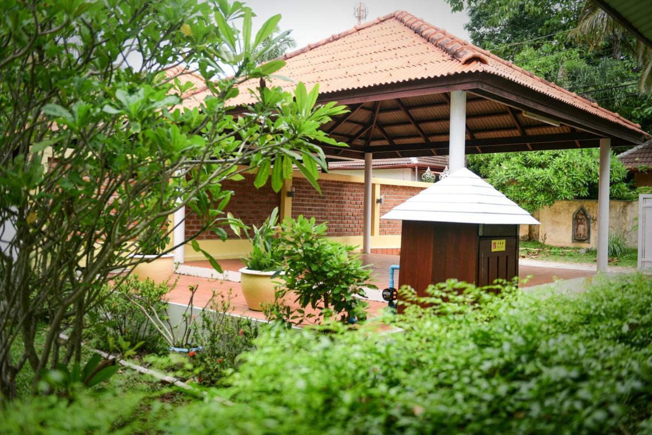 Villa Shimmer Three-bedroom With Large Garden And Two Swimming Pools *