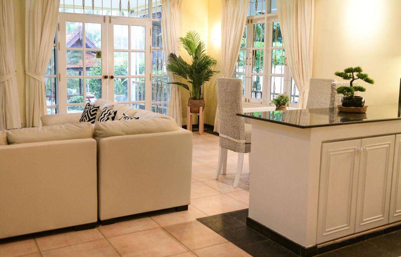 Shimmer Three-bedroom With Large Garden And Two Swimming Pools Villa