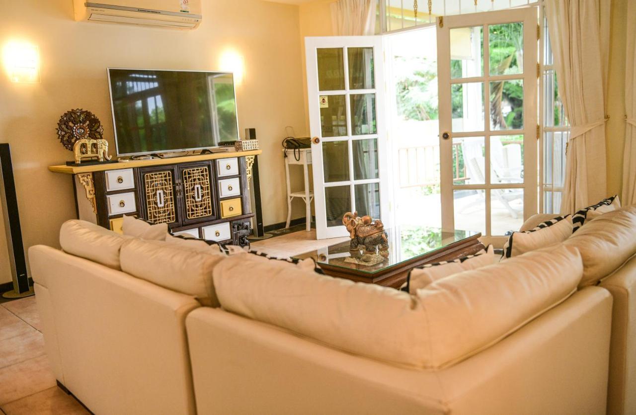 Villa Shimmer Three-bedroom With Large Garden And Two Swimming Pools *