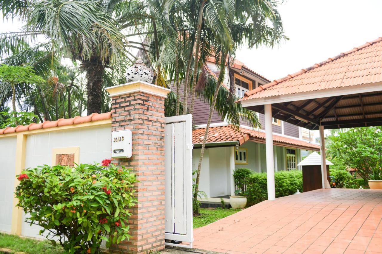Villa Shimmer Three-bedroom With Large Garden And Two Swimming Pools Rawai