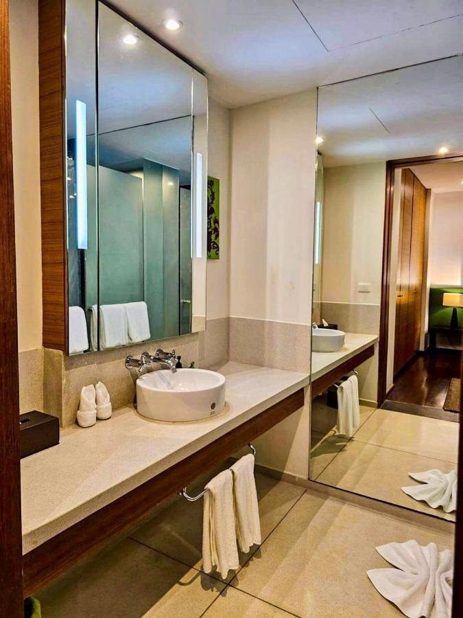Beachfront 2 Bedroom Luxury Chava Surin Beach (Phuket)