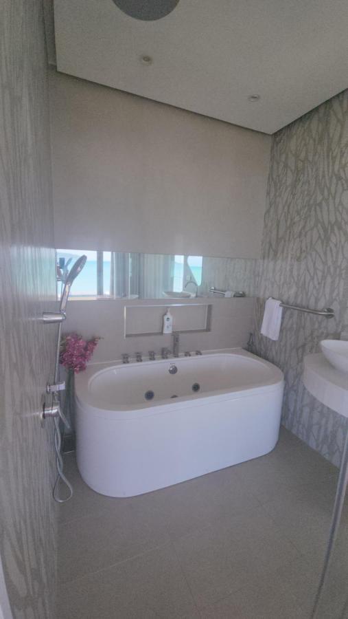 Absolute Oceanfront Yai - Private Pool 4br Villa
