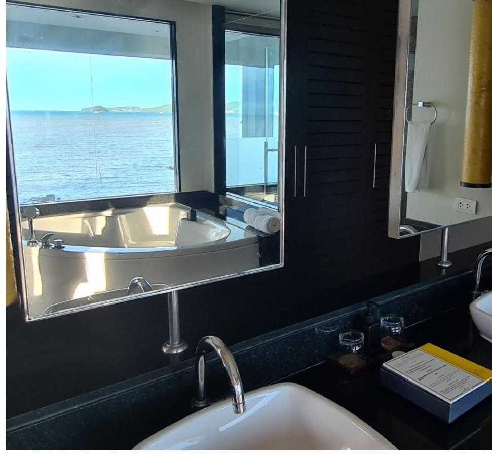 Absolute Oceanfront Yai - Private Pool 4br Villa