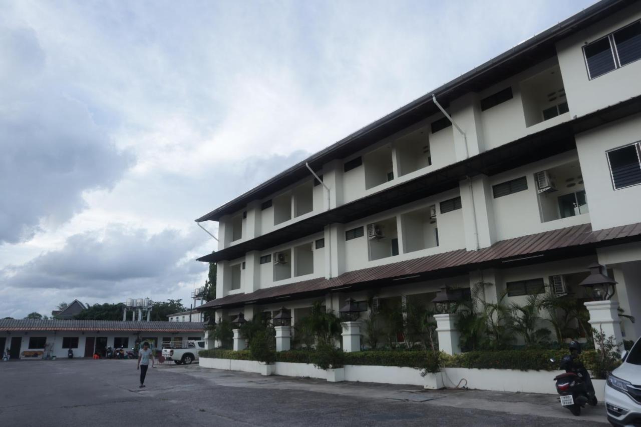 Apartment ตะวันแมนชั่น Ban Na Khua