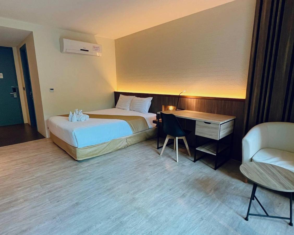 Le And Hotel