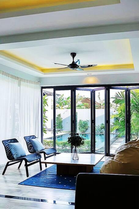 Villa E Near Bangtao Beach ,普吉高端社区邦涛区度假村私人泳池别墅 *