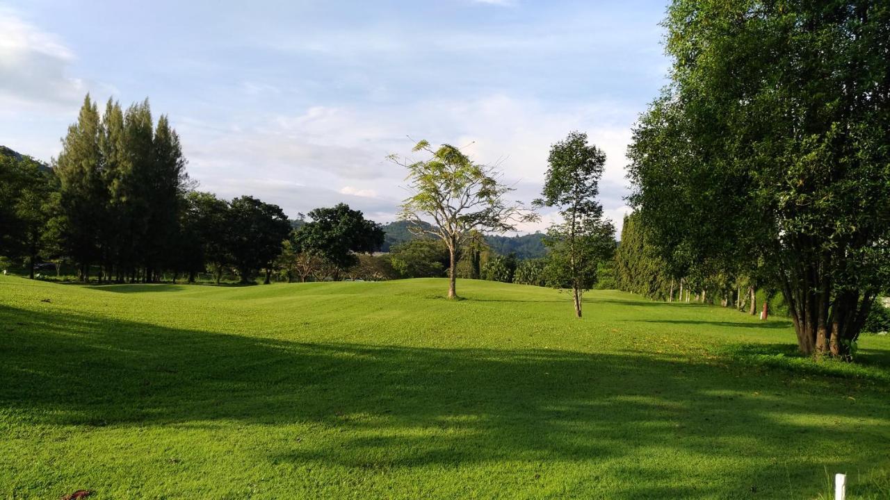 Vakantiehuis 4 Bedrooms & Bathroom For Up To 12 Guests 7kms To Patong At The Fairways Golf *