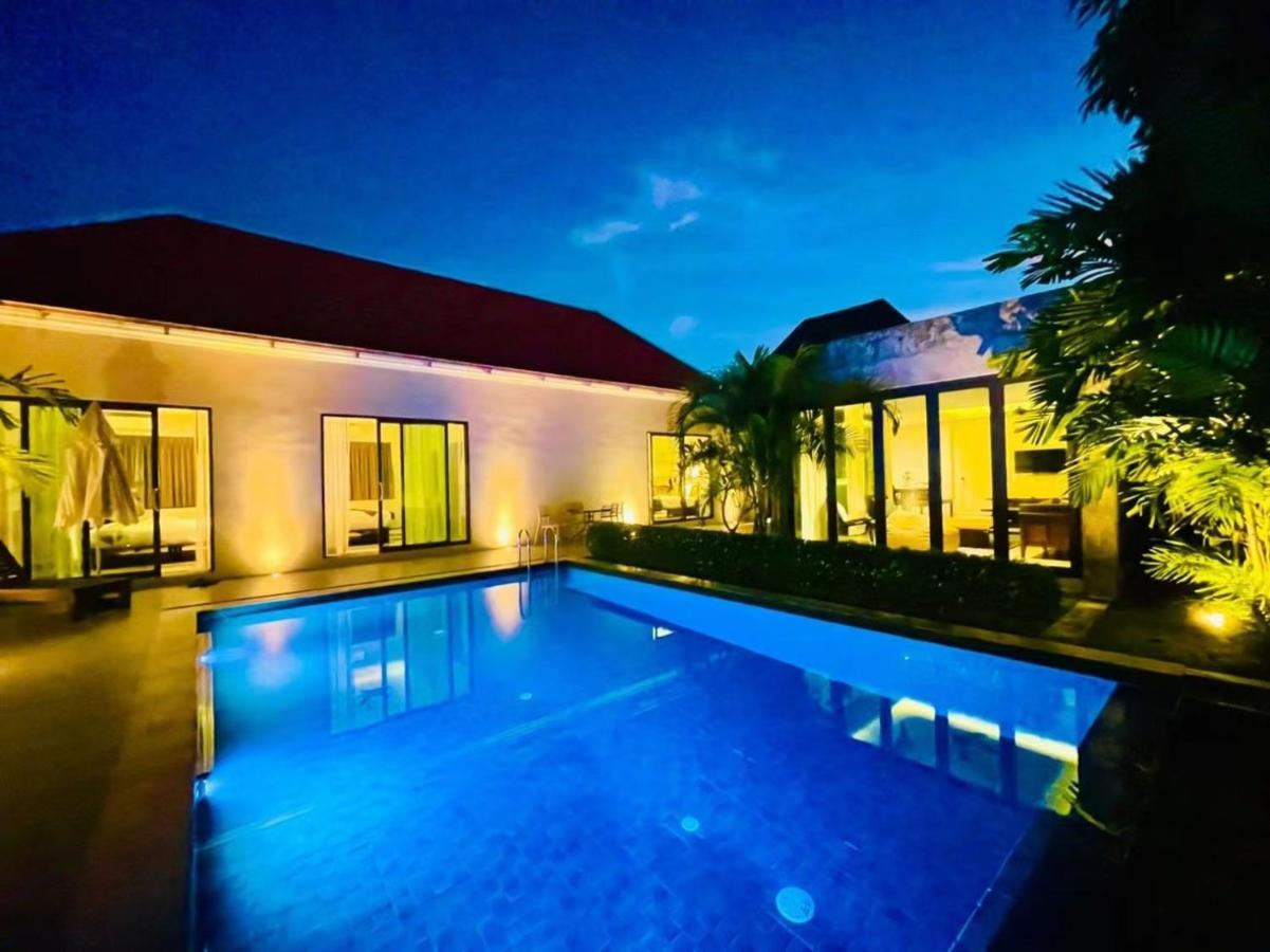 Villa E Near Bangtao Beach ,普吉高端社区邦涛区度假村私人泳池别墅